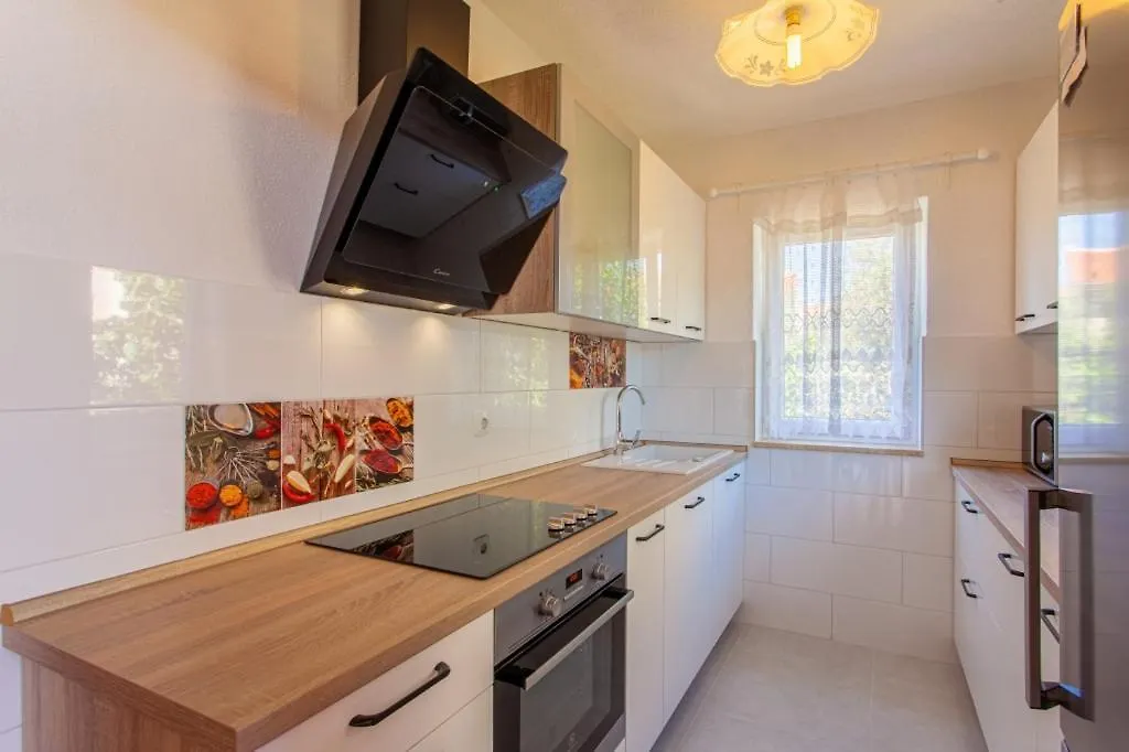 Apartment In Cres With Sea View, Balcony, Air Conditioning, Wi-Fi