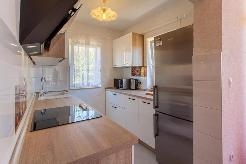 Apartment In Cres With Sea View, Balcony, Air Conditioning, Wi-Fi 0*,