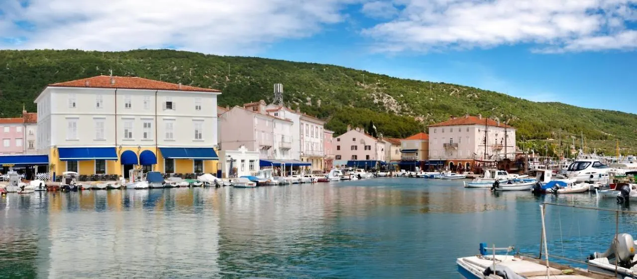 Apartment In Cres With Sea View, Balcony, Air Conditioning, Wi-Fi 0*,  Croaţia