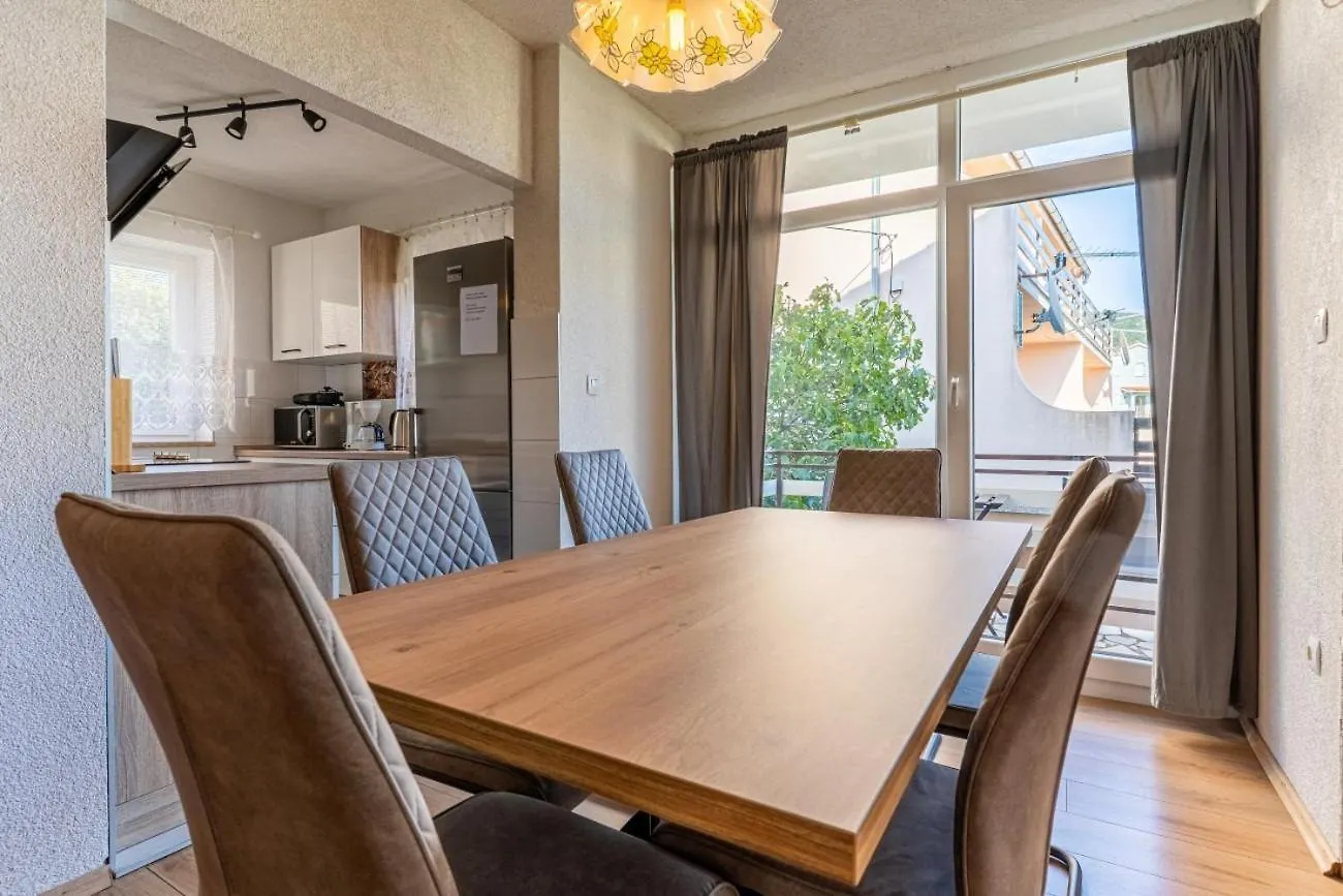 Apartment In Cres With Sea View, Balcony, Air Conditioning, Wi-Fi