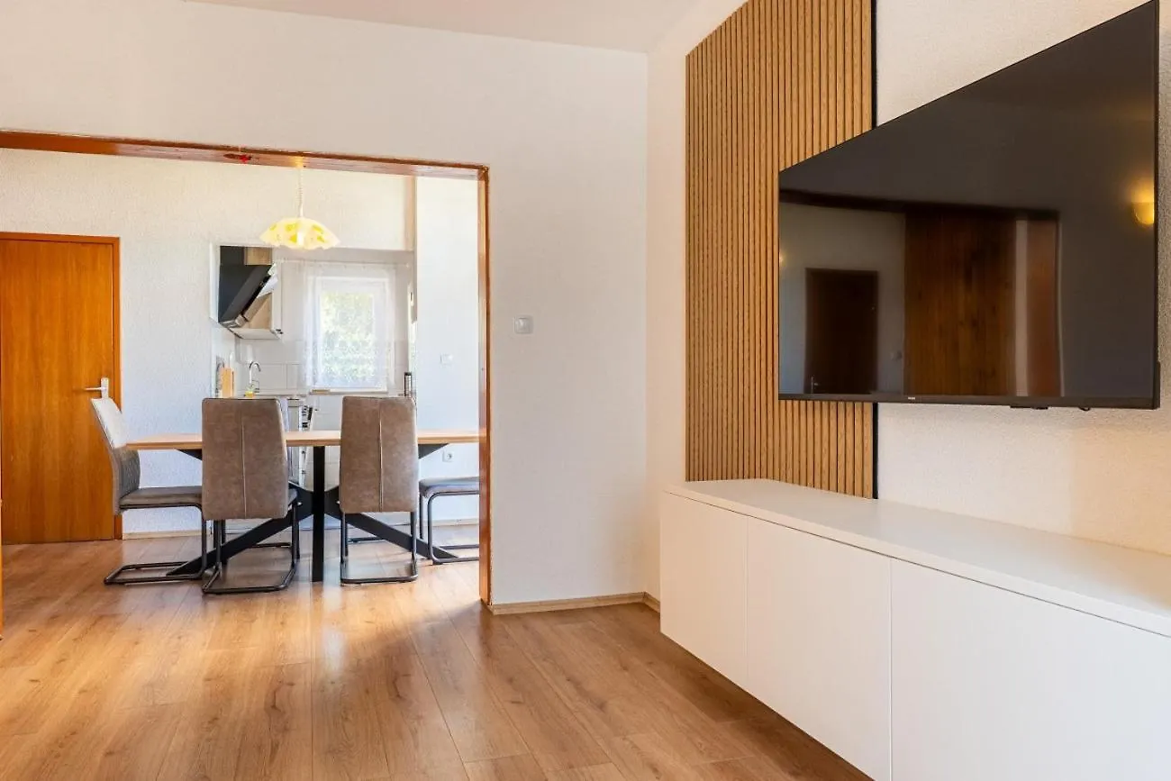 Apartment In Cres With Sea View, Balcony, Air Conditioning, Wi-Fi