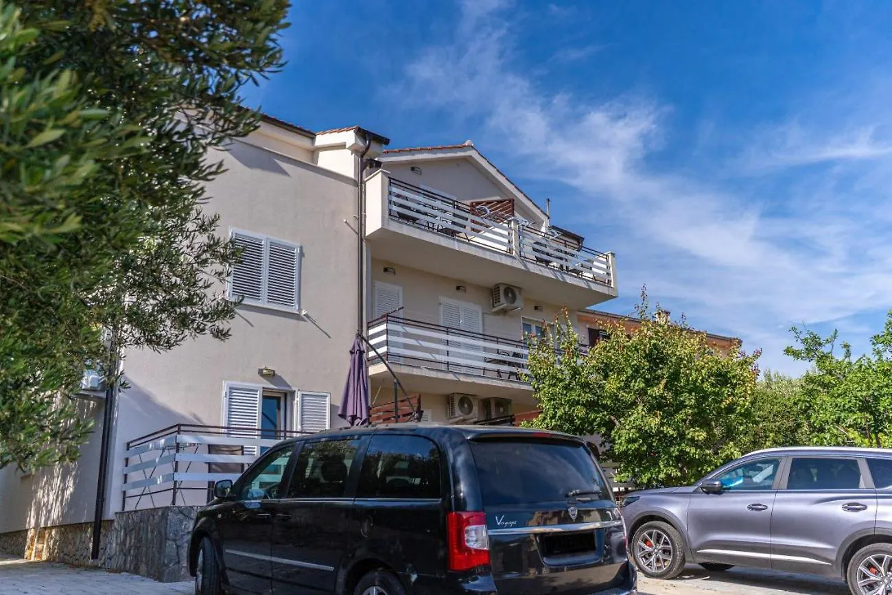 Apartment In Cres With Sea View, Balcony, Air Conditioning, Wi-Fi
