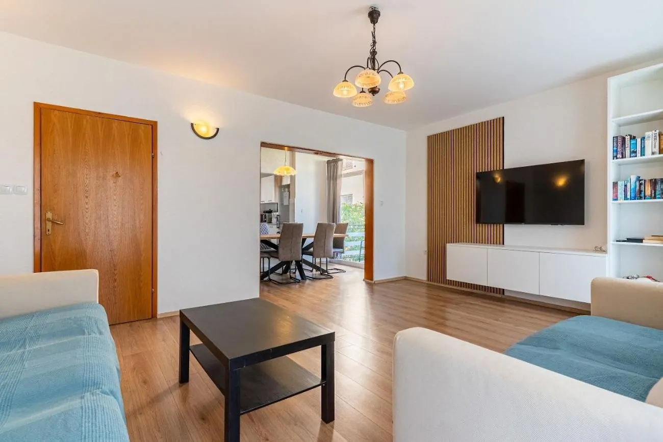 Apartment In Cres With Sea View, Balcony, Air Conditioning, Wi-Fi